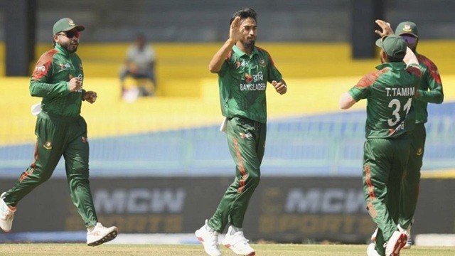 মাদুশঙ্কাকে শুরুতেই ফেরালেন সাকিব