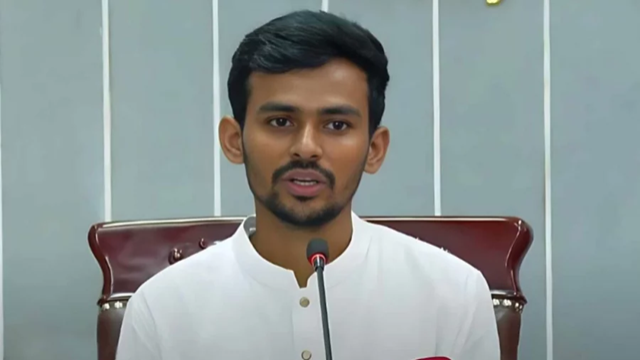উপদেষ্টা আসিফ মাহমুদের অস্ত্র ও লাইসেন্স নিয়ে বিতর্ক