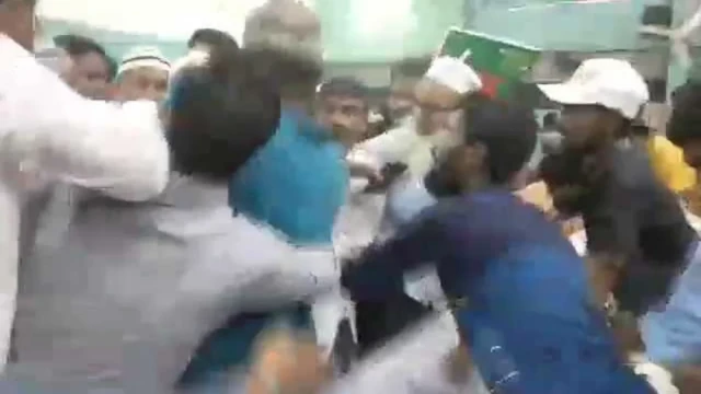 নেতাকর্মীদের ভারে ভেঙে পড়ল বিএনপির কর্মী সম্মেলনের মঞ্চ