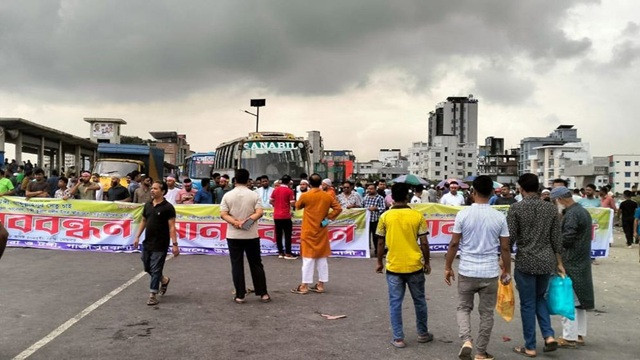 তুরাগ নদীতে সেতু নির্মাণের দাবিতে মহাসড়ক অবরোধ