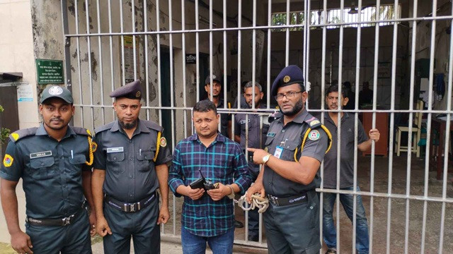 বরিশালে ভুয়া গোয়েন্দা সংস্থার সদস্য আটক