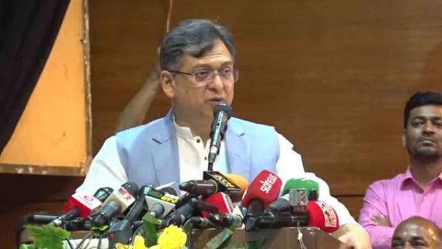 সংস্কারের নামে আপনারা আমাদের কলা দেখাচ্ছেন, সরকারকে সালাহউদ্দিন