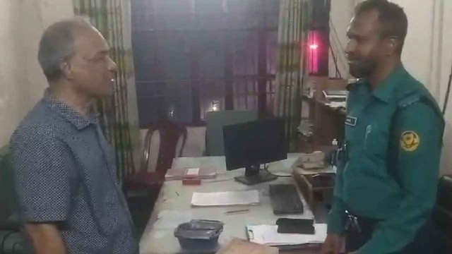 ভোরে হঠাৎ পুলিশের টহল কার্যক্রম পরিদর্শনে স্বরাষ্ট্র উপদেষ্টা