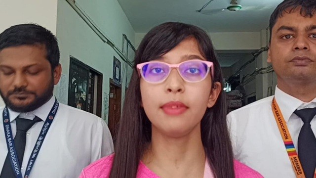 নিজের সুরক্ষা চেয়ে মা-বাবার বিরুদ্ধে মামলা করলেন তরুণী