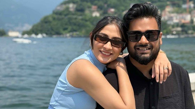 স্বামীকে নিয়ে বিশ্বের সবচেয়ে সুন্দর জায়গায় গেলেন মাহজেবীন!