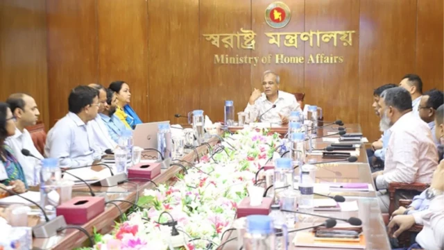 প্রজাতন্ত্রের কর্মচারীরা কোনো দলের লেজুড়বৃত্তি করতে পারবে না: স্বরাষ্ট্র উপদেষ্টা
