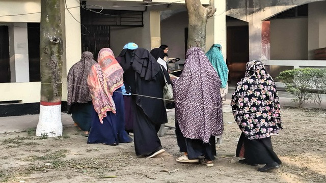 কেন্দ্রে স্বস্তি, ভোট দিতে পেরে খুশি— বলছেন ভোটাররা