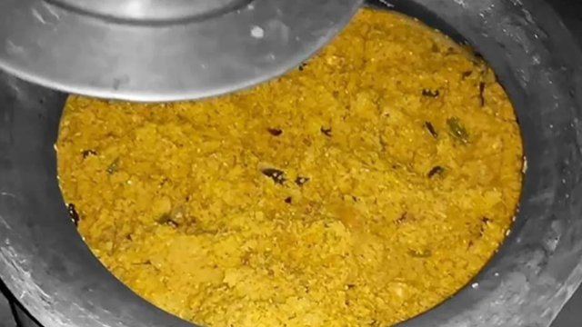 বীর মুক্তিযোদ্ধার বাড়ি থেকে কাঙালি ভোজের খাবার নিয়ে গেল পুলিশ