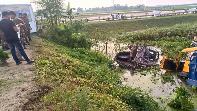 ট্রাকের ধাক্কায় সেনাবাহিনীর টহল গাড়ি খাদে, ৮ সেনাসদস্য আহত