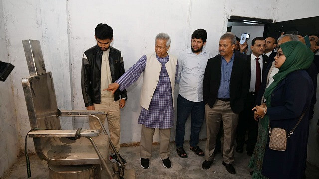 জানালাহীন এগজস্ট ফ্যান-‘শক’চেয়ার বহন করছে নির্যাতনের চিত্র