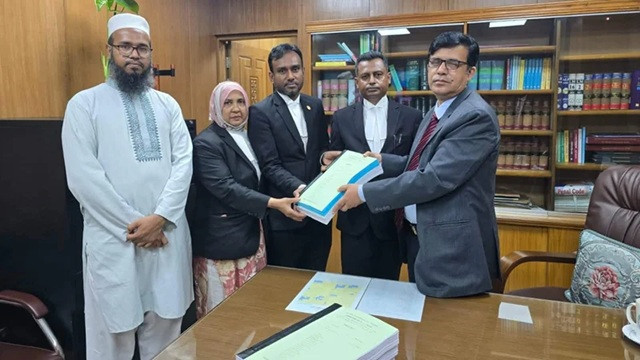 শেখ হাসিনাসহ ৪১ জনের বিরুদ্ধে আনুষ্ঠানিক অভিযোগ জমা