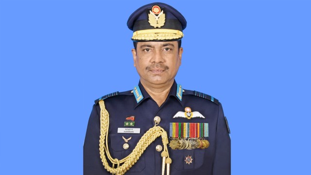 বিমান বাহিনীর সাবেক প্রধান হান্নান ও তার স্ত্রীর নামে দুদকের মামলা