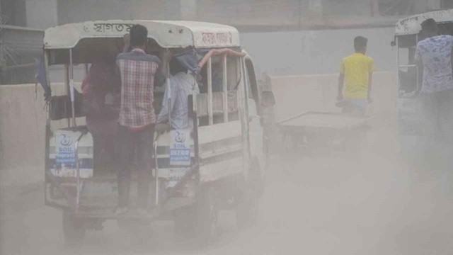 ঢাকার বায়ু আজ ‘সংবেদনশীল গোষ্ঠীর জন্য অস্বাস্থ্যকর’