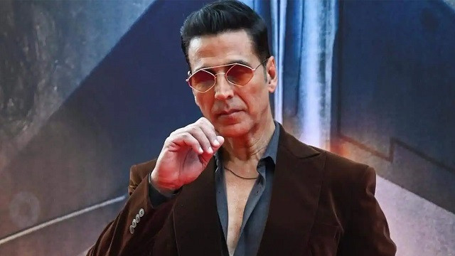 আমের পর কমলালেবু কাণ্ডে জড়ালেন অক্ষয়