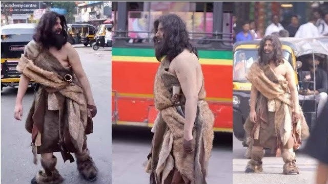 গুহামানবের বেশে চমকে দিলেন আমির খান!