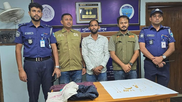 স্বর্ণের লোভে মামী ও মামাতো বোনেকে গলা কেটে হত্যা করে পারভেজ