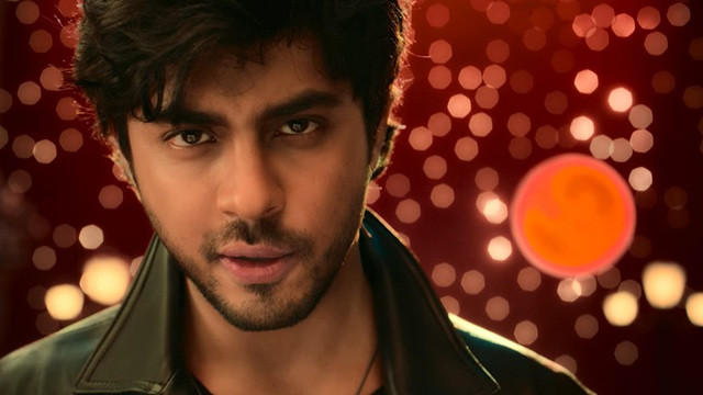 শাহরুখের স্টাইলেই এন্ট্রি, টিজারে আরিয়ানের চমক!