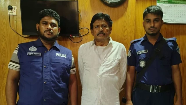 শ্বশুরবাড়ি থেকে ককটেলসহ আওয়ামী লীগ নেতা আটক