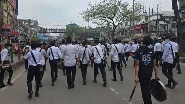 ঢাকা কলেজ-সিটি কলেজ সংঘর্ষে শিক্ষার্থী, সাংবাদিকসহ আহত ১৩
