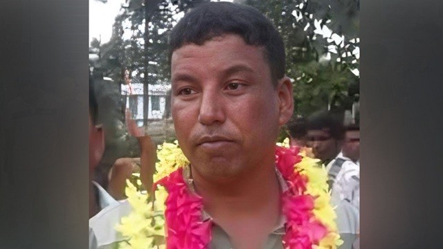নিজ বাড়িতে ইউপি সদস্যকে কুপিয়ে হত্যা