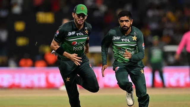 দলে ফিরতে বাবর-শাহিনকে কী করতে হবে, জানালেন কোচ