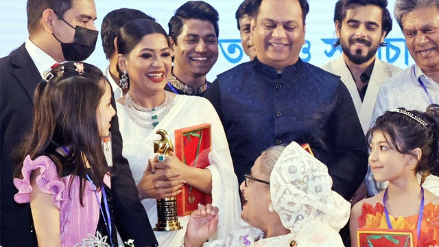 শেখ হাসিনার সঙ্গে ছবি প্রকাশ করে বাঁধন বললেন, গল্পটা অনুপ্রাণিত করেছিল