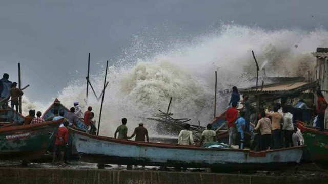 কোথায় কতটা তাণ্ডব চালাল রেমাল, চলবে আর কতক্ষণ?