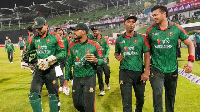 ৫৩৪৯ দিন পর এমন কীর্তি গড়লেন মিরাজ-রিশাদরা