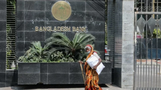 বাংলাদেশ ব্যাংক: পোশাক সংক্রান্ত সার্কুলারটি পরামর্শমূলক, কারো স্বাধীনতা খর্ব হবে না