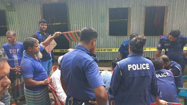 মেঝেতে পড়ে ছিল স্ত্রীর গলা কাটা লাশ, আড়ায় ঝুলছিল স্বামীর মরদেহ
