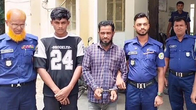 গৃহবধূকে গলা কেটে হত্যার রহস্য উন্মোচন, বাবা-ছেলে গ্রেপ্তার