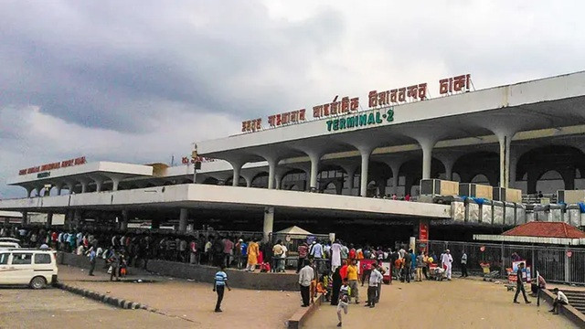 যুদ্ধের এক মাসে ঢাকা থেকে ৯০০ ফ্লাইট বাতিল