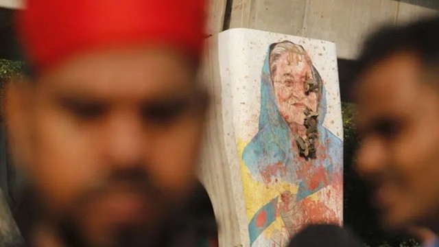 শেখ হাসিনার পতনে আনন্দের বন্যা থাকলেও সামনে রয়েছে কঠিন পথ