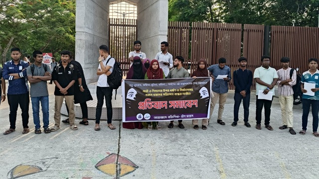 দেশজুড়ে নারী-শিশু নির্যাতনের প্রতিবাদে বেরোবিতে শিক্ষার্থীদের সমাবেশ