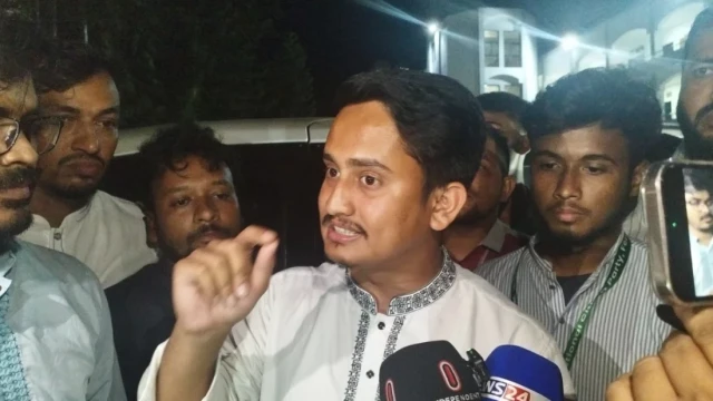 ফেনীতে বন্যার ত্রাণ নিয়ে প্রশ্ন, উপদেষ্টার কাছে হিসাব চাইতে বললেন সারজিস
