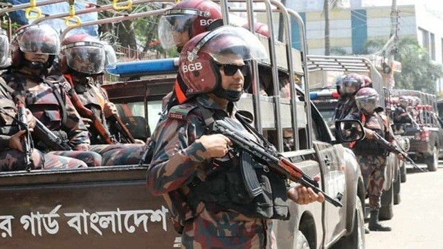 গোপালগঞ্জে সেনাবাহিনী পুলিশের সঙ্গে যোগ দিয়েছে ৪ প্লাটুন বিজিবি