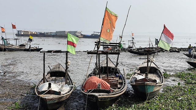 নিষেধাজ্ঞা কাটিয়ে মধ্যরাতের অপেক্ষায় ভোলার ২ লক্ষাধিক জেলে