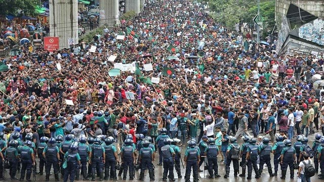 কোটাবিরোধী আন্দোলন : শাহবাগে ৫ ঘণ্টা যান চলাচল বন্ধ