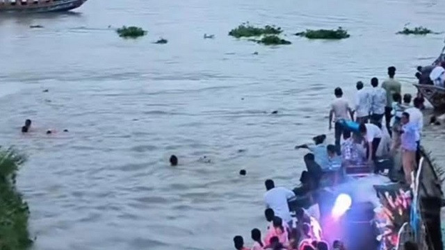 প্রতিমা বিসর্জনে নৌকাডুবি, নিখোঁজ শিশুর মরদেহ উদ্ধার