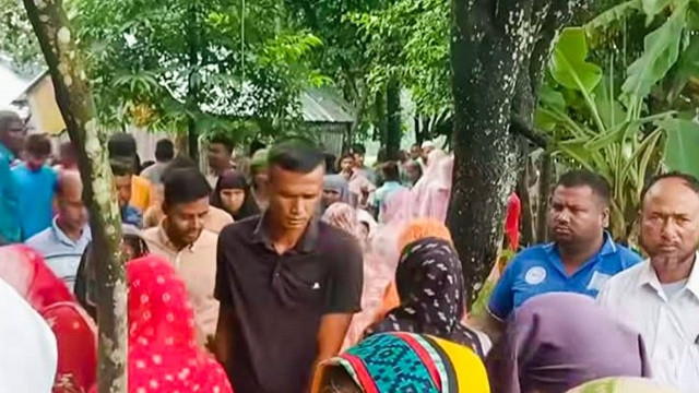 বগুড়ায় মা-ছেলেকে গলা কেটে খুন