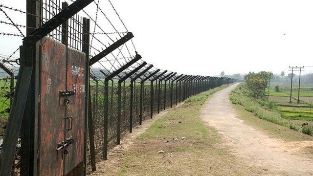 ৩৬ জন রোহিঙ্গাসহ ৮ বাংলাদেশিকে পুশব্যাক করেছে বিএসএফ