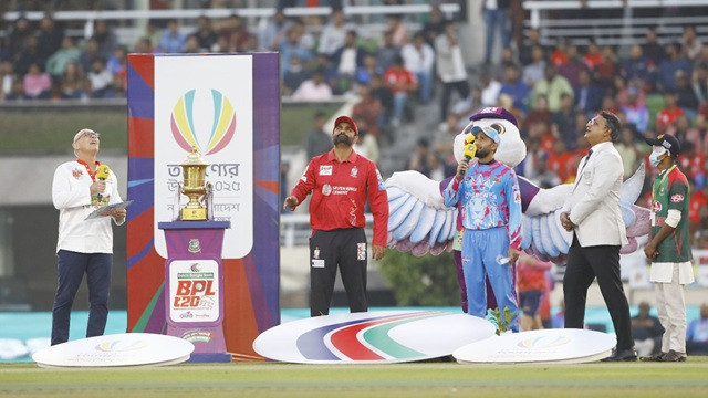 ‘দেয়ালে পিঠ ঠেকে গেছে বিপিএলের’, সাবেক অধিনায়কের দাবি
