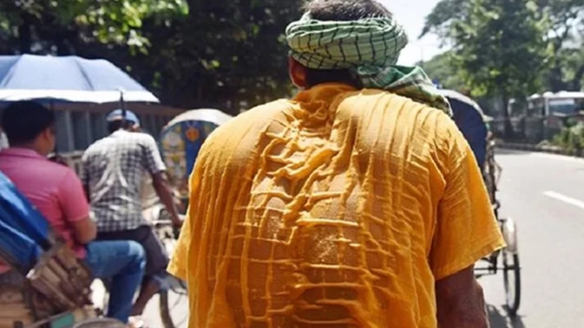 আকাশে নেই বৃষ্টির ছোঁয়া