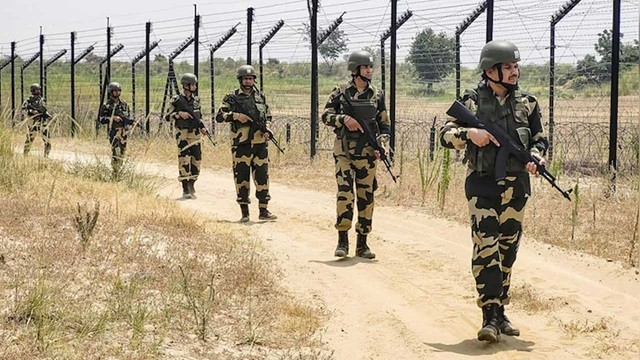 সীমান্তে সেলফি তোলার সময় বিএসএফের হাতে দুই কিশোর আটক