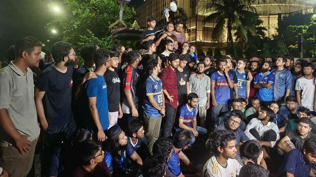 ৩ দফা দাবিতে মধ্যরাতে বুয়েট শিক্ষার্থীদের বিক্ষোভ, ১২ ঘণ্টার আলটিমেটাম