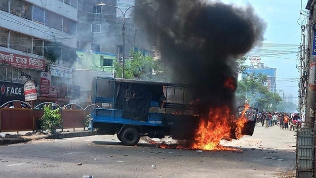 ‘কমপ্লিট শাটডাউনে’ দেশজুড়ে ব্যাপক সংঘর্ষ, হতাহত অনেক