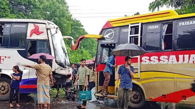 দুর্ঘনটার কবলে বিজিসি ট্রাস্ট ইউনিভার্সিটির বাস, ২৮ শিক্ষার্থী আহত