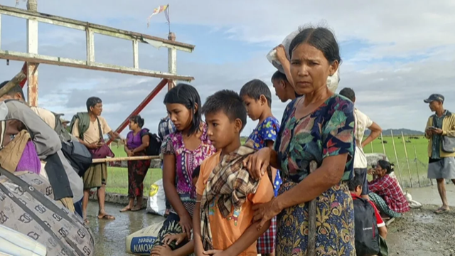 রাখাইনে দুর্ভিক্ষের আশঙ্কা তীব্রতর, সেদ্ধ কচু-লতাপাতা খেয়ে বাঁচছে মানুষ