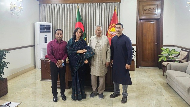 বোন শারমিন আহমদকে নিয়ে প্রধান উপদেষ্টার সঙ্গে দেখা করলেন সোহেল তাজ