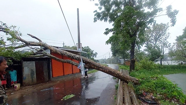 রেমালের তাণ্ডবে চাঁদপুরে বিদ্যুৎহীন সাড়ে ৬ লাখ মানুষ